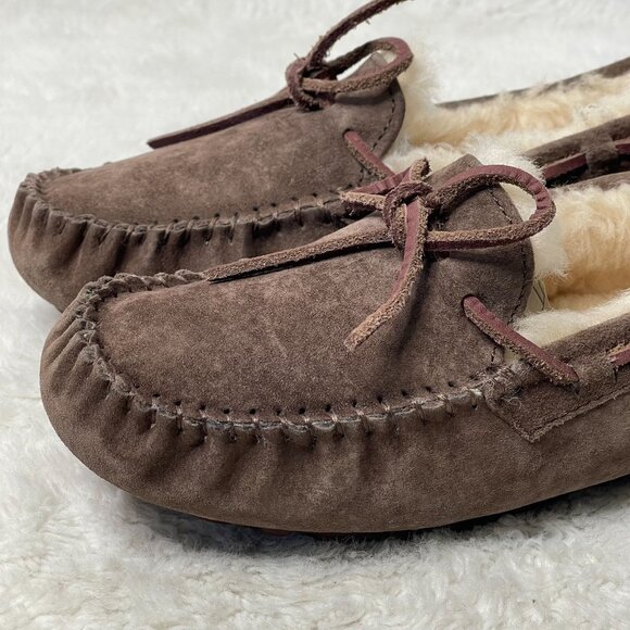 UGG #5612 Women's Brown Dakota Lace Up Moccasin Slippers Shoes Size 6 US - Picture 8 of 13
